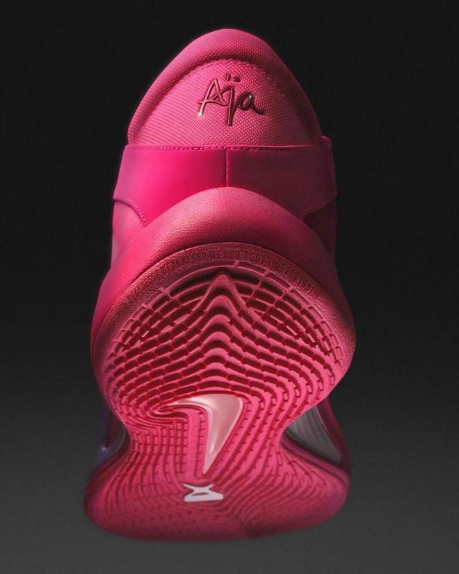 」突然发布！搭载「全新缓震科技」！千亿国际平台Nike「巨星签名鞋