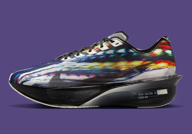 「顶级跑鞋」日期有了！夜光效果太酷！Nike(图1)
