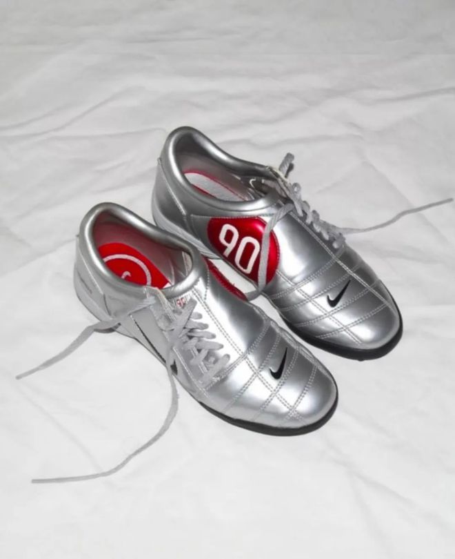 4双sneakers值得一冲！当「液态银」成春夏潮人招牌色这(图8)