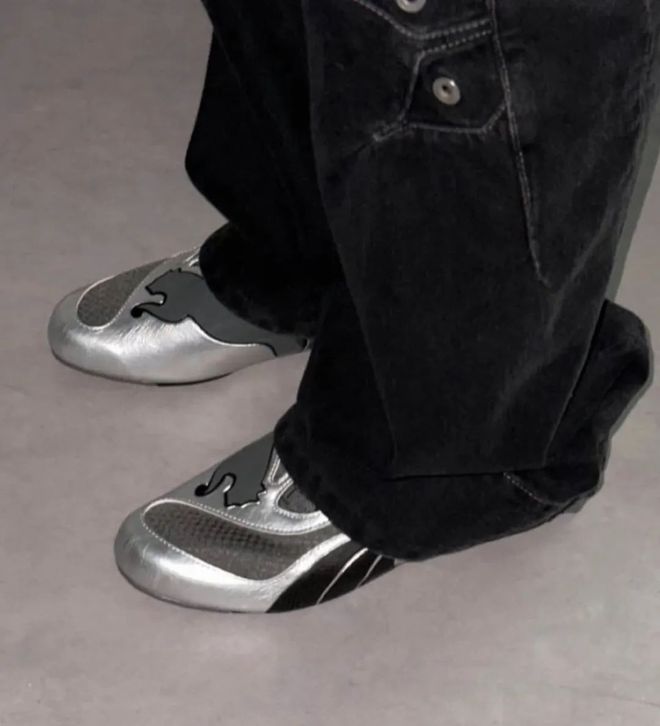 4双sneakers值得一冲！当「液态银」成春夏潮人招牌色这(图15)
