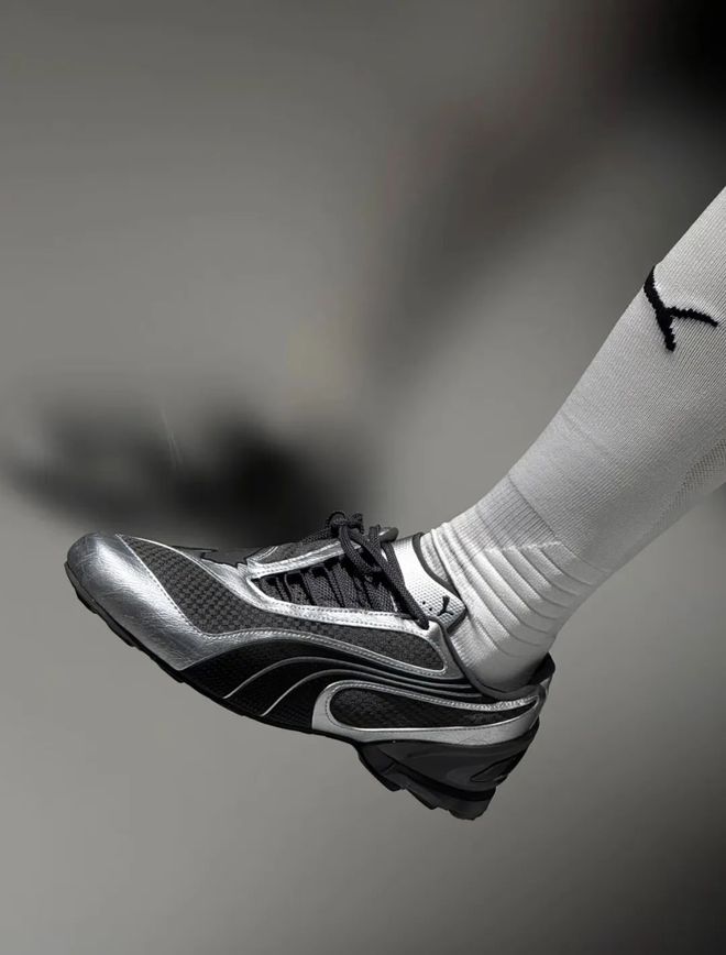 4双sneakers值得一冲！当「液态银」成春夏潮人招牌色这(图12)