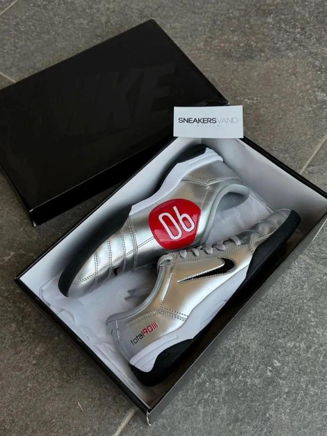 4双sneakers值得一冲！当「液态银」成春夏潮人招牌色这(图22)