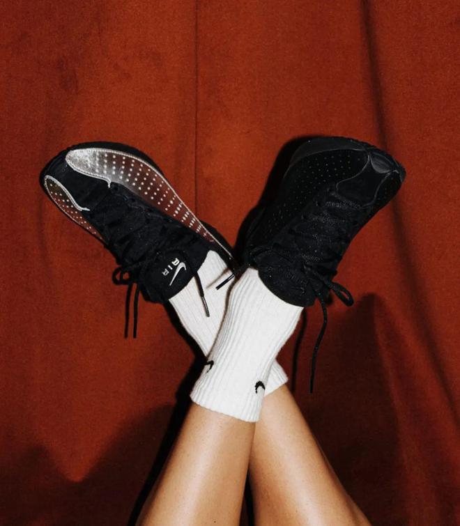 4双sneakers值得一冲！当「液态银」成春夏潮人招牌色这(图17)