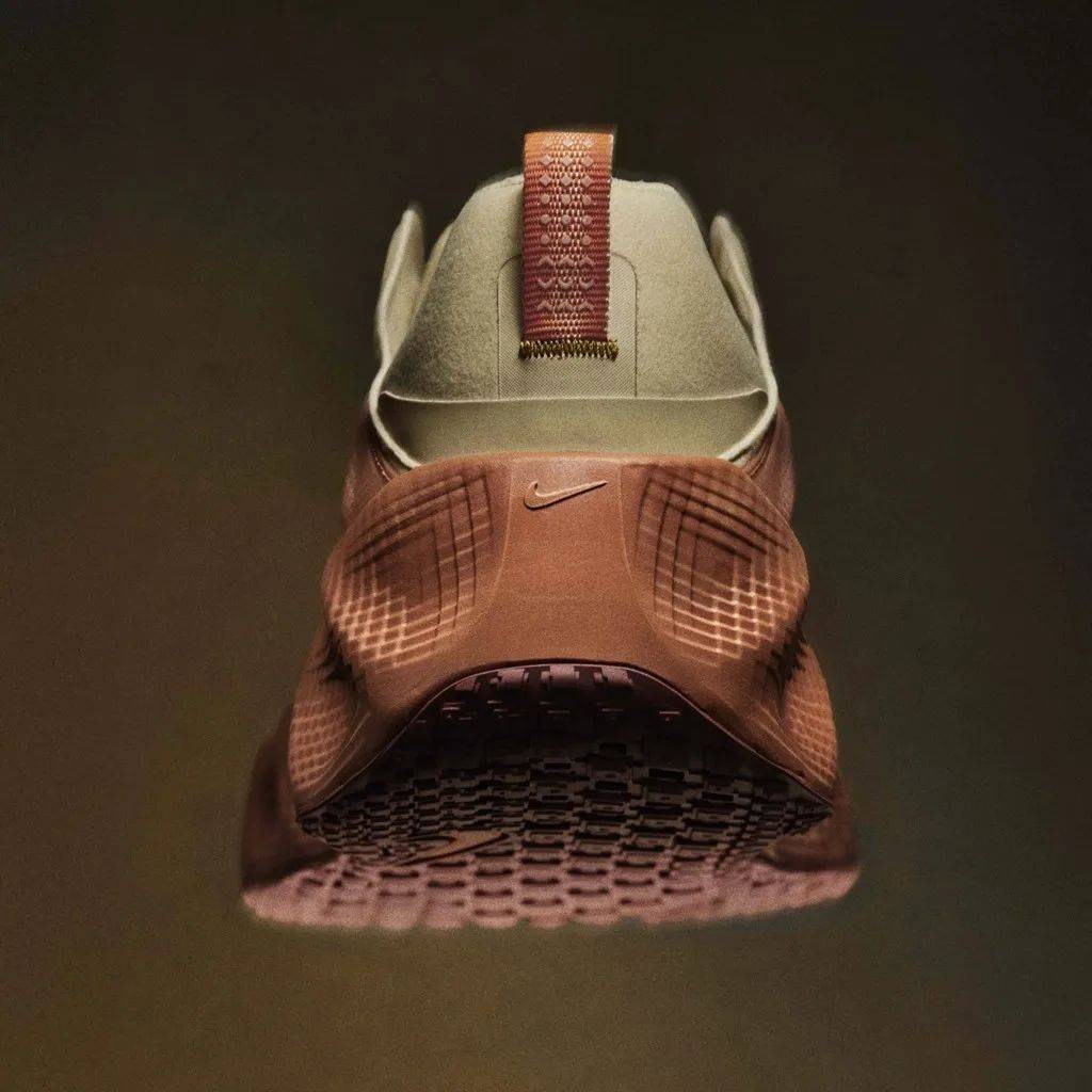 发布！脚感超期待！Nike 新厚底鞋