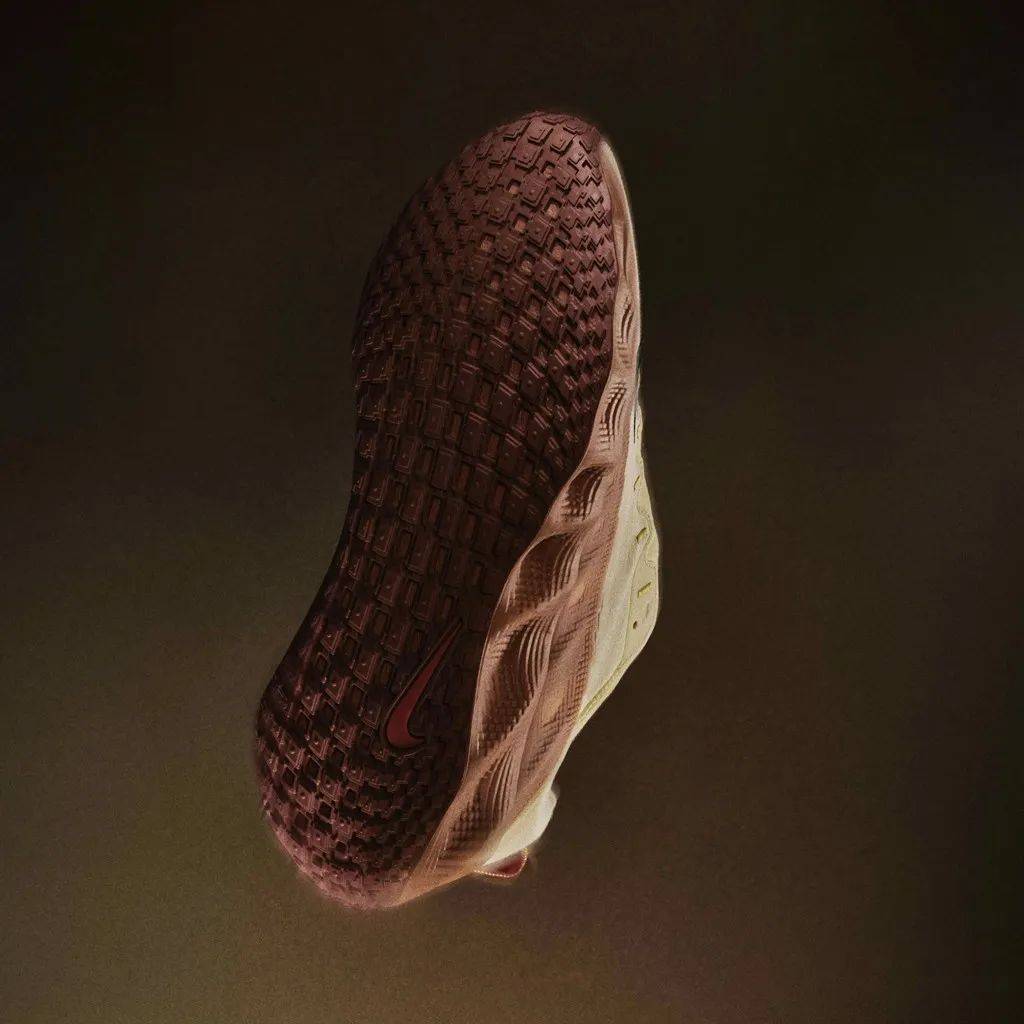 发布！脚感超期待！Nike 新厚底鞋(图3)