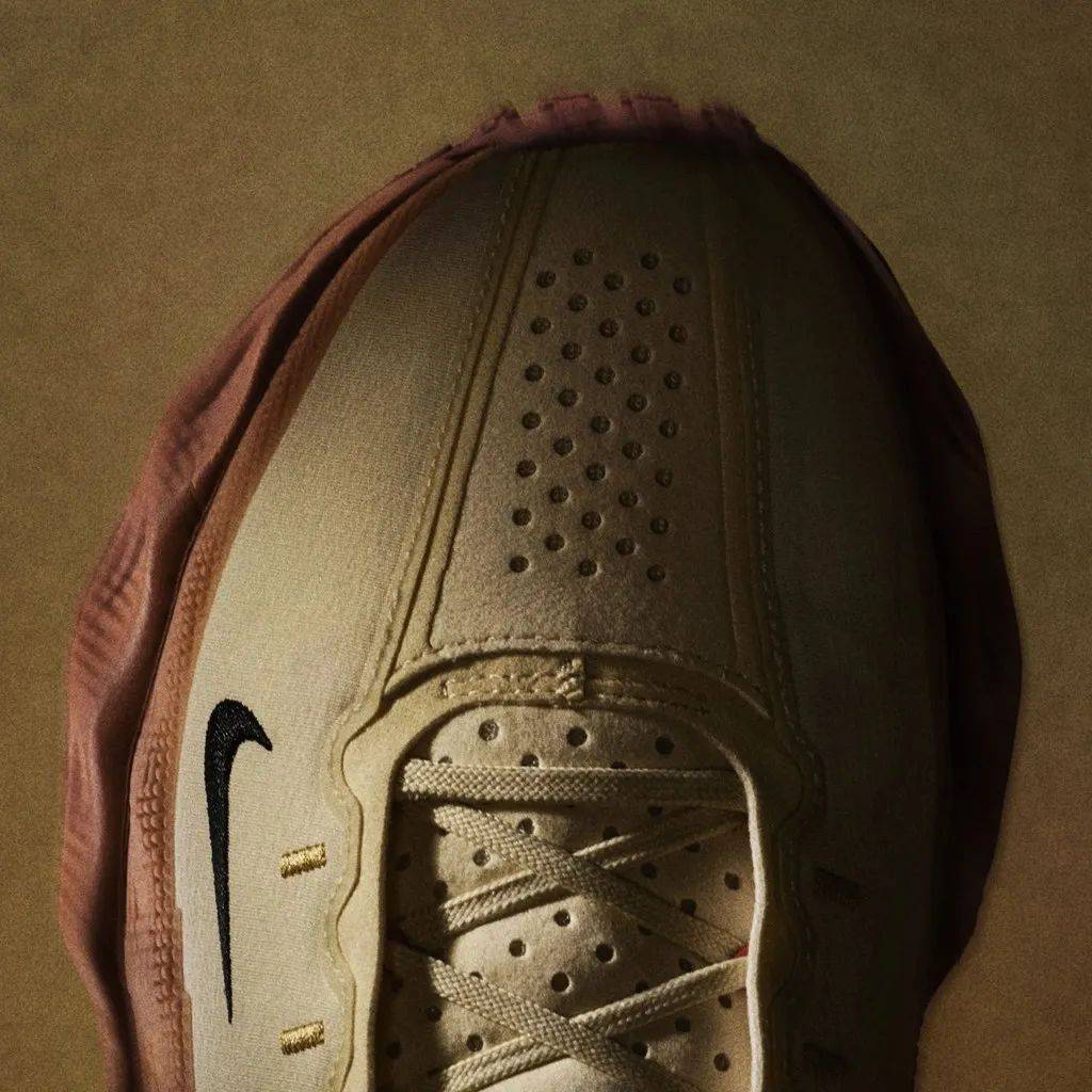 发布！脚感超期待！Nike 新厚底鞋(图2)