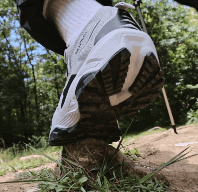 定爬山但是爱穿山地鞋?松弛到底的年轻人:不一(图17) 定爬山但是爱穿山地鞋?松弛到底的年轻人:不一(图17)