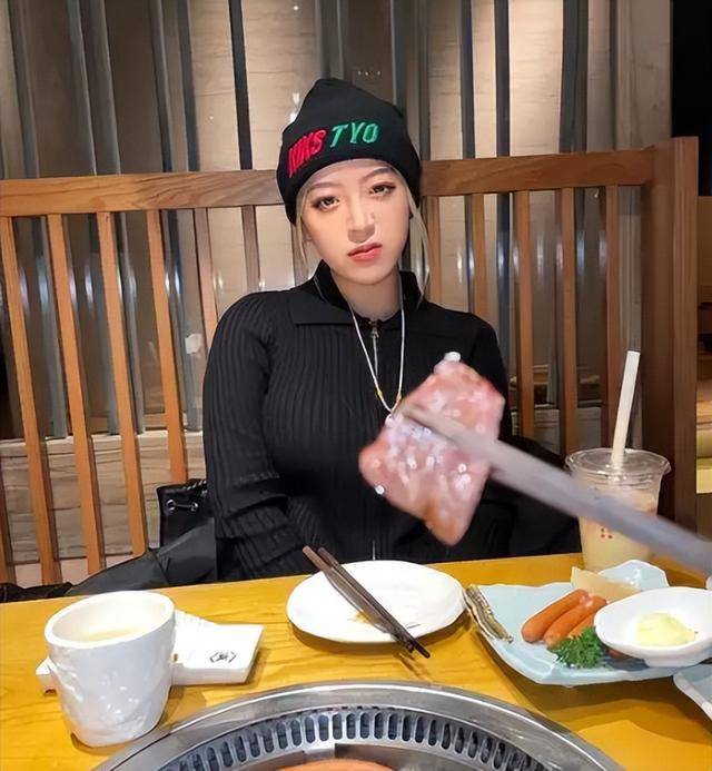 自曝得梅毒欠债太多下海惹争议29岁网红口子姐去世父亲病逝(图7)